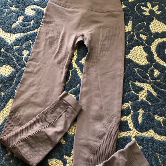 Lululemon leggings - Picture 4 of 6